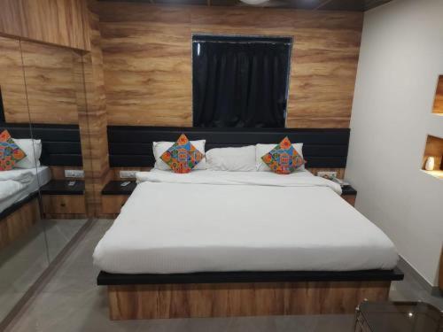 Glitz Hotels Sai Guest House - Nr Inorbit Mall Vashi Navi Mumbai Eksteriør bilde